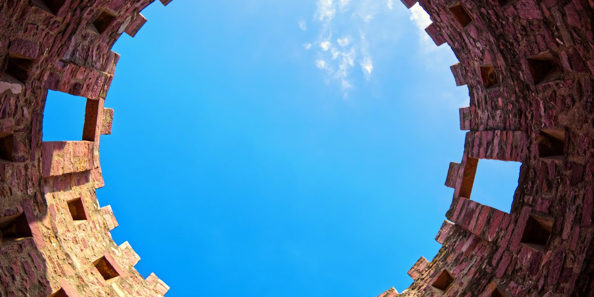 Este castillo se encuentra en un pueblo precioso, famoso por su museo de arte contemporáneo, sus pinturas rupestres y su arroz al horno en un recipiente... ¡comestible! ¿Ya sabes de dónde estamos hablando! ¡Cuéntanoslo! #MediterráneoEnVivo