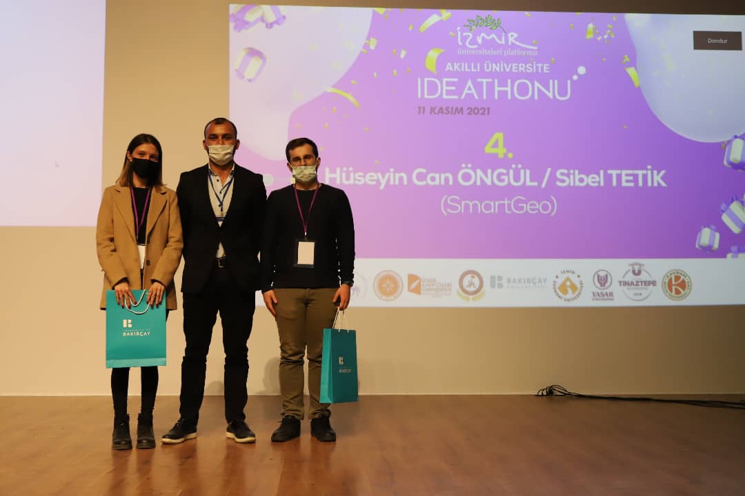bakircayedu's tweet photo. Rektör Yardımcımız Prof.Dr. Abdulkadir Hızıroğlu ile Öğretim Üyelerimiz Doç.Dr. Deniz Kılıç, Dr.Öğr.Üyesi Şevki Danacıoğlu ve Dr.Öğr.Üyesi Uğur Eliiyi 2.,3.,4. ve 5. öğrencilere hediyelerini takdim etti. https://t.co/BSTfYJjRGN