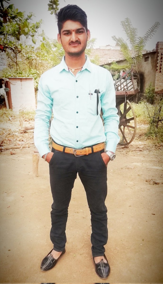 VChavan199's tweet photo. #viraj #virajchavan #viral @VChavan199 @akshaykumar @VirajCh27526267 @imVkohli @VirajCh35083140 @BeingSalmanKhan https://t.co/w3aH0vMvTn