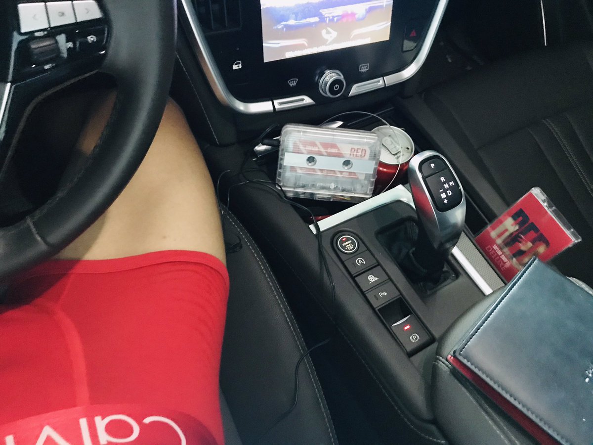 hieu_daniel's tweet photo. But loving her was RED
#RedTaylorsVersion #TaylorSwift #TaylorsVersion #taylornation #CassetteTape https://t.co/9tligDgOTW