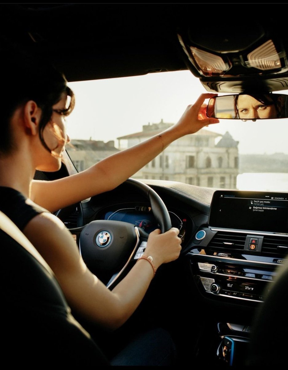 #BerenSaat | 💫

تحديث بيرين سات عبر الانستجرام من كواليس تصوير اعلان <a href="/BMWTurkiye/">BMW Türkiye</a> للسيارات.