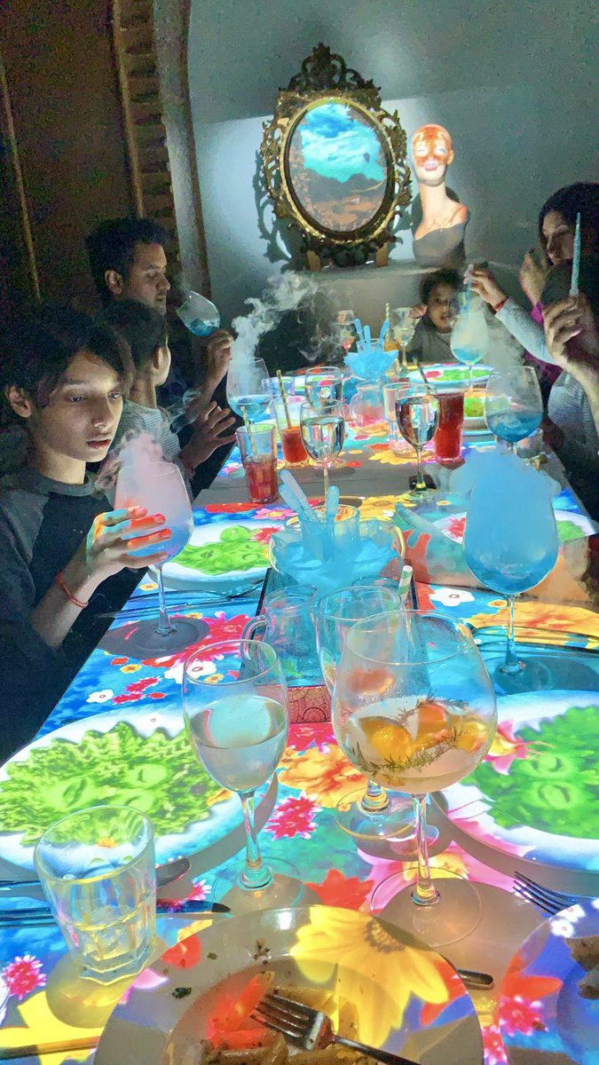 maliniagarwal's tweet photo. Visited #RameeguestlineJuhu last night to experience #hoshena3D 🤍An immersive dining experience perfect for kids. Quite a fun way to have dinner! #BanquetOfHoshena #ImmersiveDiningExperience #FineDining #DinnerandaShow https://t.co/aFCcbbiicN