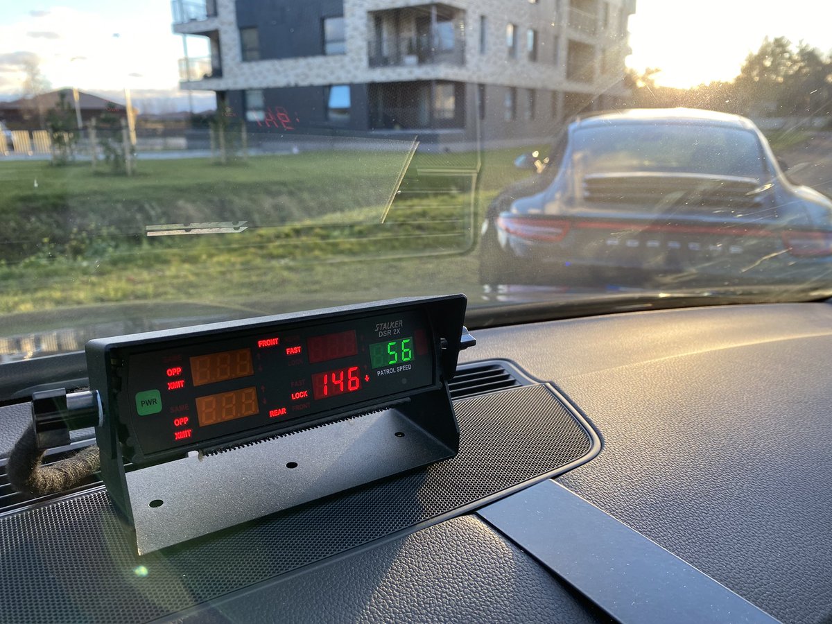 VKagonen's tweet photo. Täna tegi ühe luksusauto juht oma sõidukiga „kiiruskatseid“ ja kiirendas 70 km/h alas kiiruseni 146 km/h. Alustasime väärteomenetlust ja juhti ootab nüüd karm karistus. Kiirusepiirangul on põhjus! Arvesta ilmastikuga ja vali sobiv sõidukiirus! #Liiklus #Politsei https://t.co/3358wo8Q2h