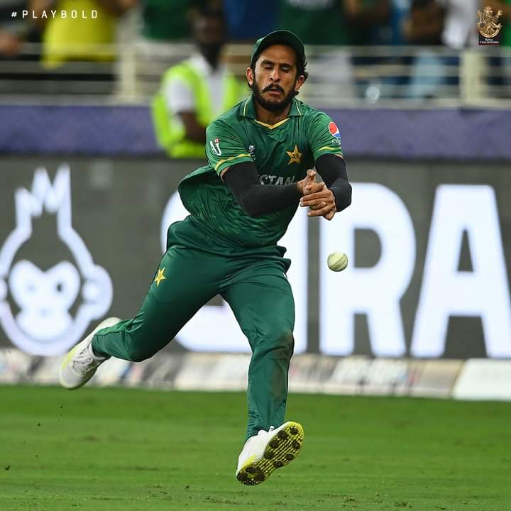 benudhar007's tweet photo. A Catch can't change a match... 

THE CATCH 😂😅😂😃😆
#T20WorldCup #PAKvAUS #Pakistan #BabarAzam https://t.co/ZwL4FeIL0l