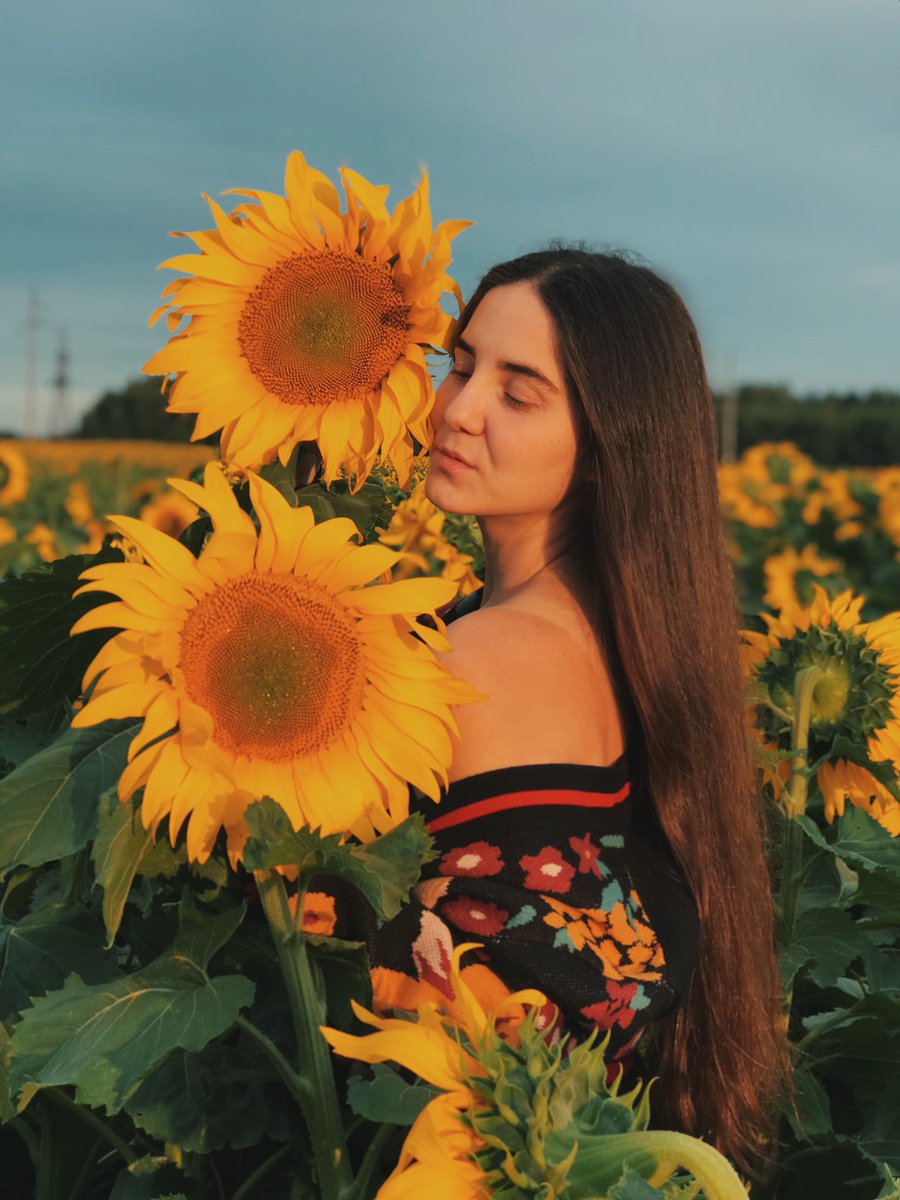SBurhanova's tweet photo. Ищу себе новых друзей в твиттере ! 

Я конечно ощущаю себя здесь спокойно и уютно как дома, но в моем доме почти нет гостей…Мои друзья со временем повыходили из твиттера, а я все ещё очень люблю это место. В общем давайте дружить 🥰 https://t.co/fkA1AOEOXU