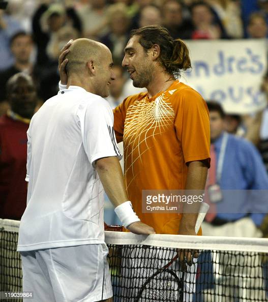 giorgiodimaio's tweet photo. Caso storico di probabile altezza non vera è quello di #Agassi. Il campione statunitense, anche se leggermente piegato, è visibilmente più basso di #Baghdatis (1.78!), ma l'altezza dichiarata è 1.80. https://t.co/ZlY6W9qZML