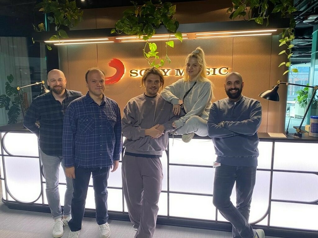 @margaret_official i <a href="/kacezet/">Justyna</a> startują ze swoją wytwórnią @gajahornbyrecords, która będzie prowadzona we współpracy z Sony Music Polska.🙌🏻

Pierwsze informację o nowym projekcie muzycznym pojawiły się po premierze wakacyjnej EP-ki “Gelato”, kiedy w jedny… instagr.am/p/CWLWI1tI9mX/