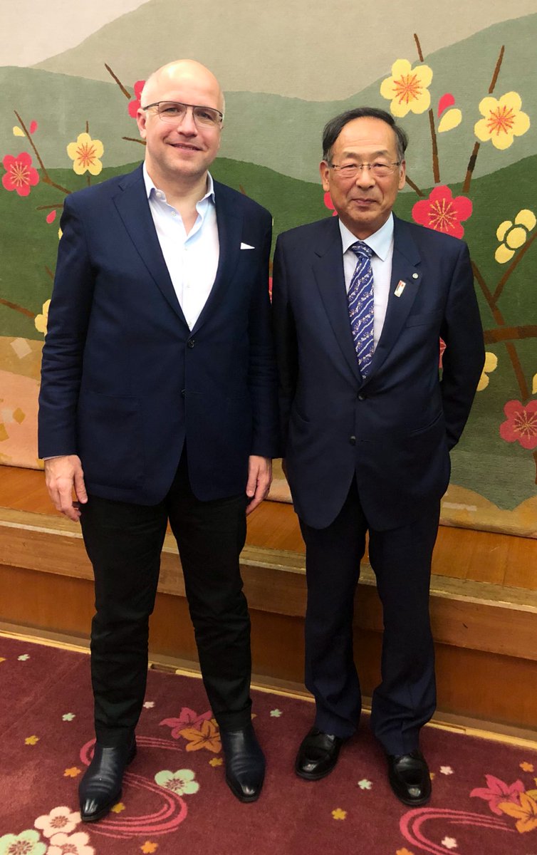 ConsulKyoto's tweet photo. Belle rencontre avec le maire de #Misasa, jumelée avec #LamalouLesBains depuis près de 30 ans et qui organise chaque année un festival #MarieCurie. Pourquoi? Ses #onsen (eux thermales) sont riches en radon, un dérivé du radium découvert par la double prix Nobel. https://t.co/MQRQ3kX0q0