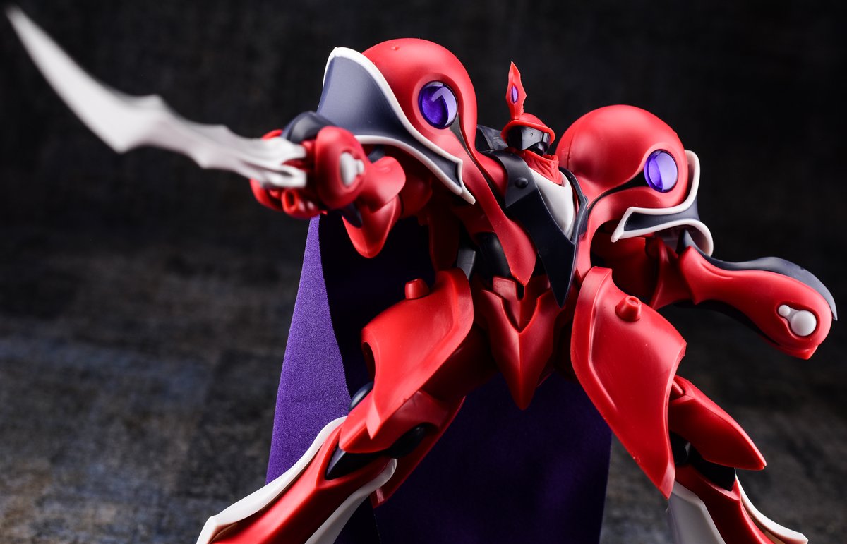 モデロイドのアルセイデス(ディランドゥ機)。
出てくれただけでも超ありがたいけど、意外にもシリーズ三体中一番動くという嬉しい誤算。
股関節は軸可動になってて腰もちゃんと回る上、クローの展開も差し替え無し。
デザイン上足首が窮屈なのが惜しい。

クリーマの爪は伸びたやつ自作したいね…。 