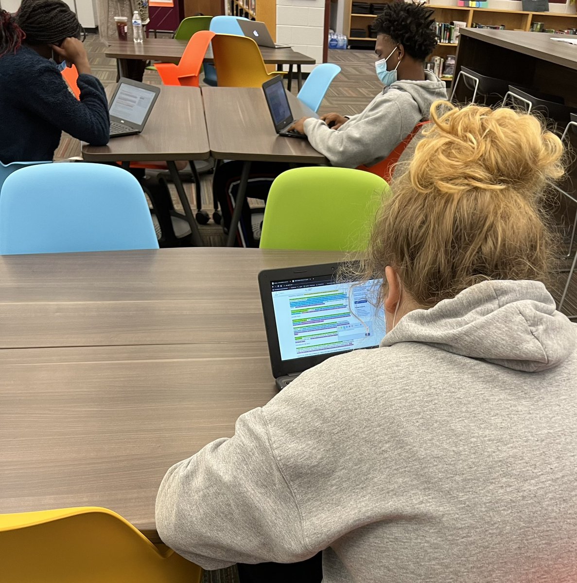 OverIntheLib's tweet photo. Loved teaching @Taralee_W ‘s ACT Prep classes how to use @GaleEMEA database tools like highlighting and notes WITH reading comp strategies to skim, chunk, and summarize nonfiction articles. #kcslmsknowvember #falconhigh #highschoollibrary https://t.co/BBBlJ1Lviy