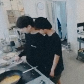 tkchronicles's tweet photo. they lose the concept of space every time they step into a kitchen https://t.co/YsrRuS8FG9