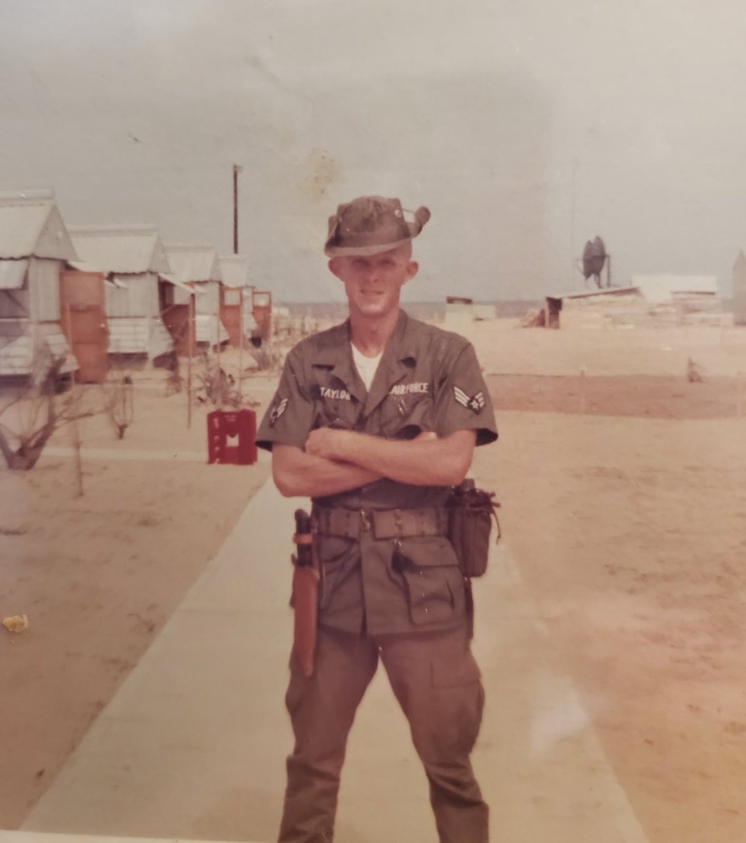 404_Stickman's tweet photo. my paw paw went to vietnam little late to veterans day but still happy veterans day #VeteransDay https://t.co/JdrORrn0wt