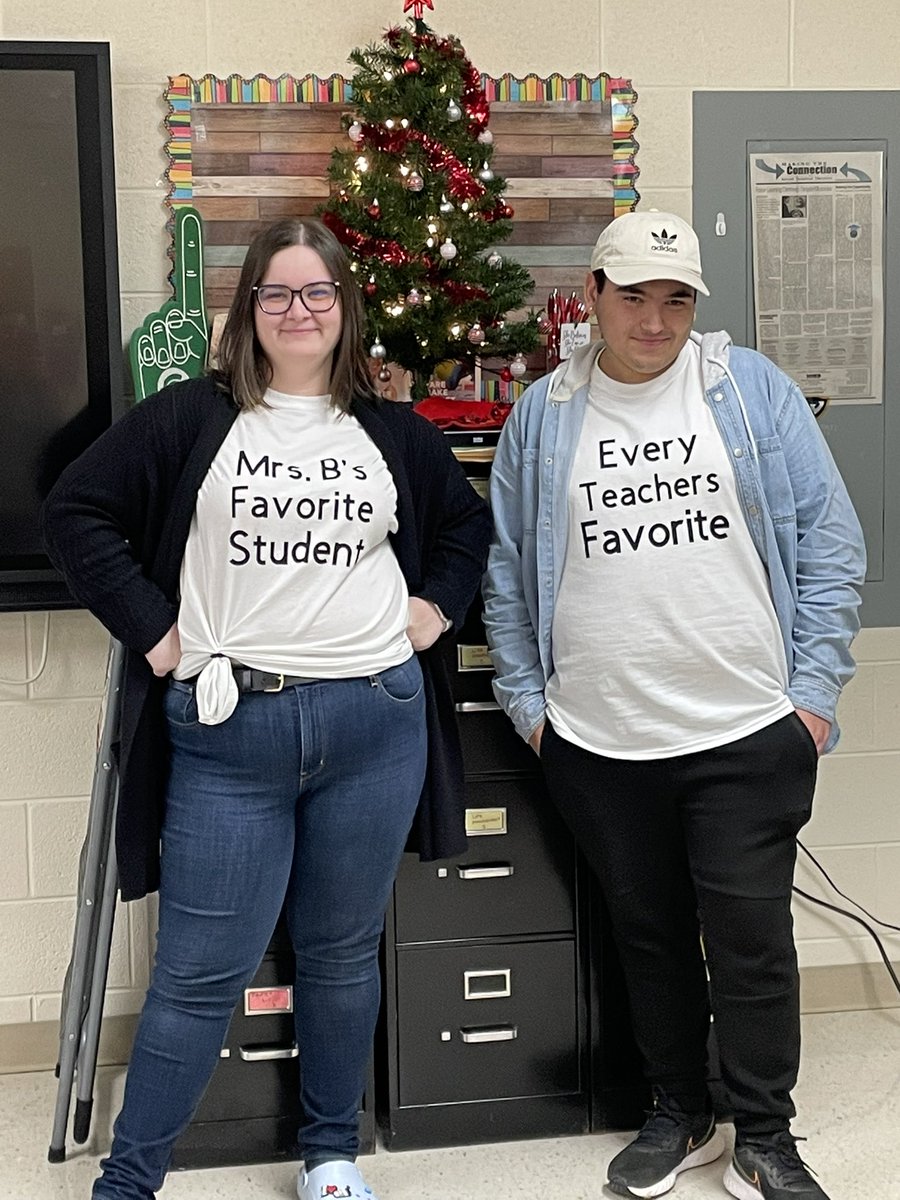 MrsBozinovski's tweet photo. Love my silly group! #futureteacher #remembertolaugh #TGIF https://t.co/1LpwXmxbCF