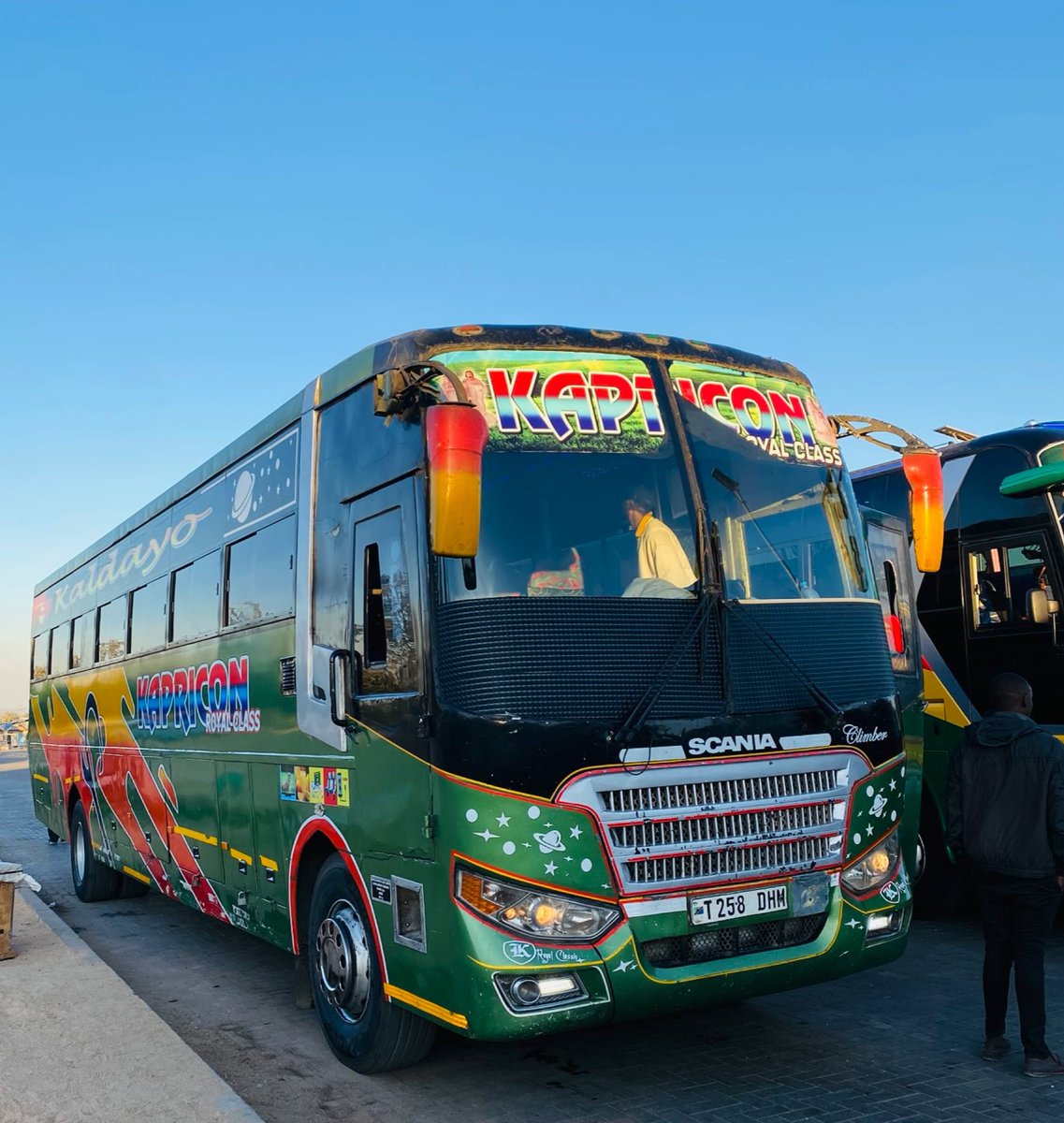 PabloYende's tweet photo. Bajeti Yako Sio Kubwa na Unapaona China Mbali Acha Nikupe Umbea 
Nunua chassis Scania Engine 
9 litre 360 hp, 13 litre 360 - 490 hp 
Used Kwa m75+ Iliokua katika hali Poa
Peleka Body #DarCoach kwa m100+ Body na Decorations ya Uhakika
Zkiwa 2 Nilete Hapa Niweke SGD/TANGA
#NipeKazi https://t.co/AU1uS62G1T