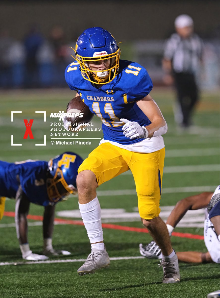 tracekphotos's tweet photo. View MaxPreps photos of @ETHSChargers vs @SummitSkyHawks CIF-SS Division 5 first round football at https://t.co/h4zfN5fztM @MaxPreps @MaxPrepsPR @CIFSS https://t.co/Jjl7kDojOW