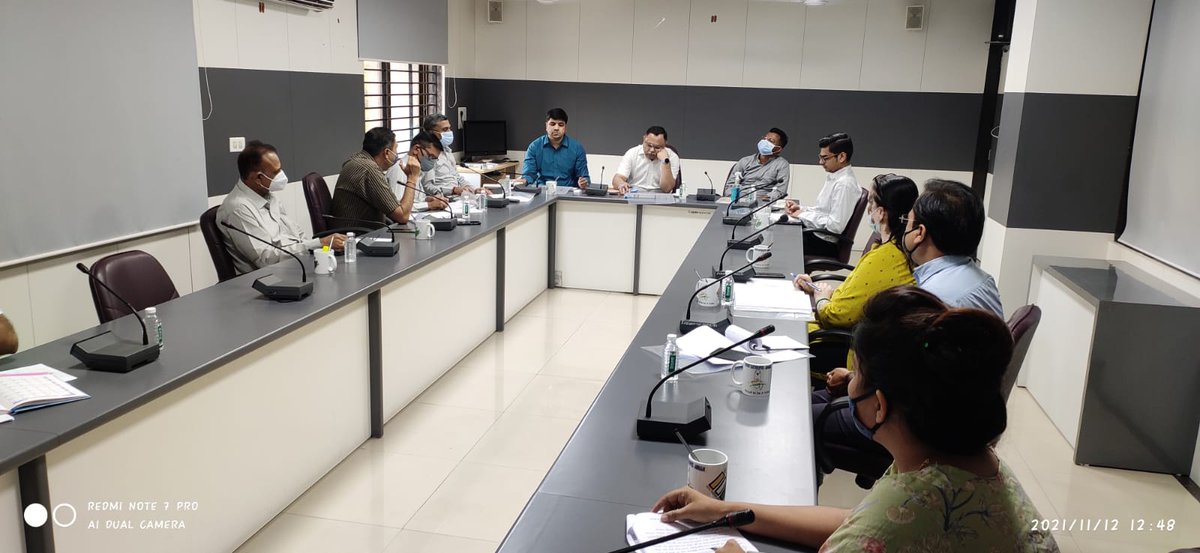 CollectorJamngr's tweet photo. જામનગર શહેર તથા જિલ્લામાં હાલ પ્રગતિ હેઠળના સરકારશ્રીના મહત્વના પ્રોજેકટસ અંગે આજ રોજ માન. પ્રભારી સચિવશ્રી, જામનગર જિલ્લાના અધ્યક્ષ સ્થાને કલેકટરશ્રી, કમિ.શ્રી, જ.વિ.અ.શ્રી તથા અન્ય અધિકારીશ્રીઓ સહ બેઠક યોજી, કામગીરીની સમીક્ષા કરવામાં આવી.
@CMOGuj @trajendrabjp @pkumarias https://t.co/xImajH3ZVH