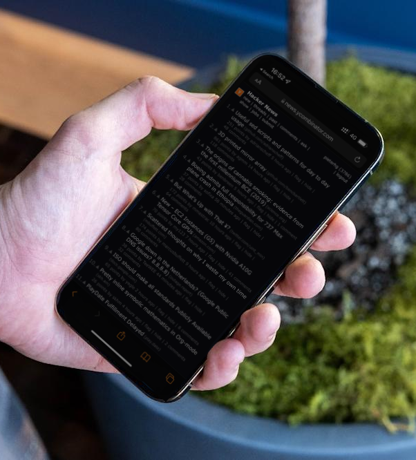 levelsio's tweet image. 💡 iOS has a secret feature to make its screen as dark as a Kindle so you can read at night:

- go to iOS settings -&amp;gt; Accessibility
- go to Zoom -&amp;gt; Zoom Filter
- enable Low Light  ✔️

Combine this with iOS's Smart Invert mode and you now have a low light dark mode reader