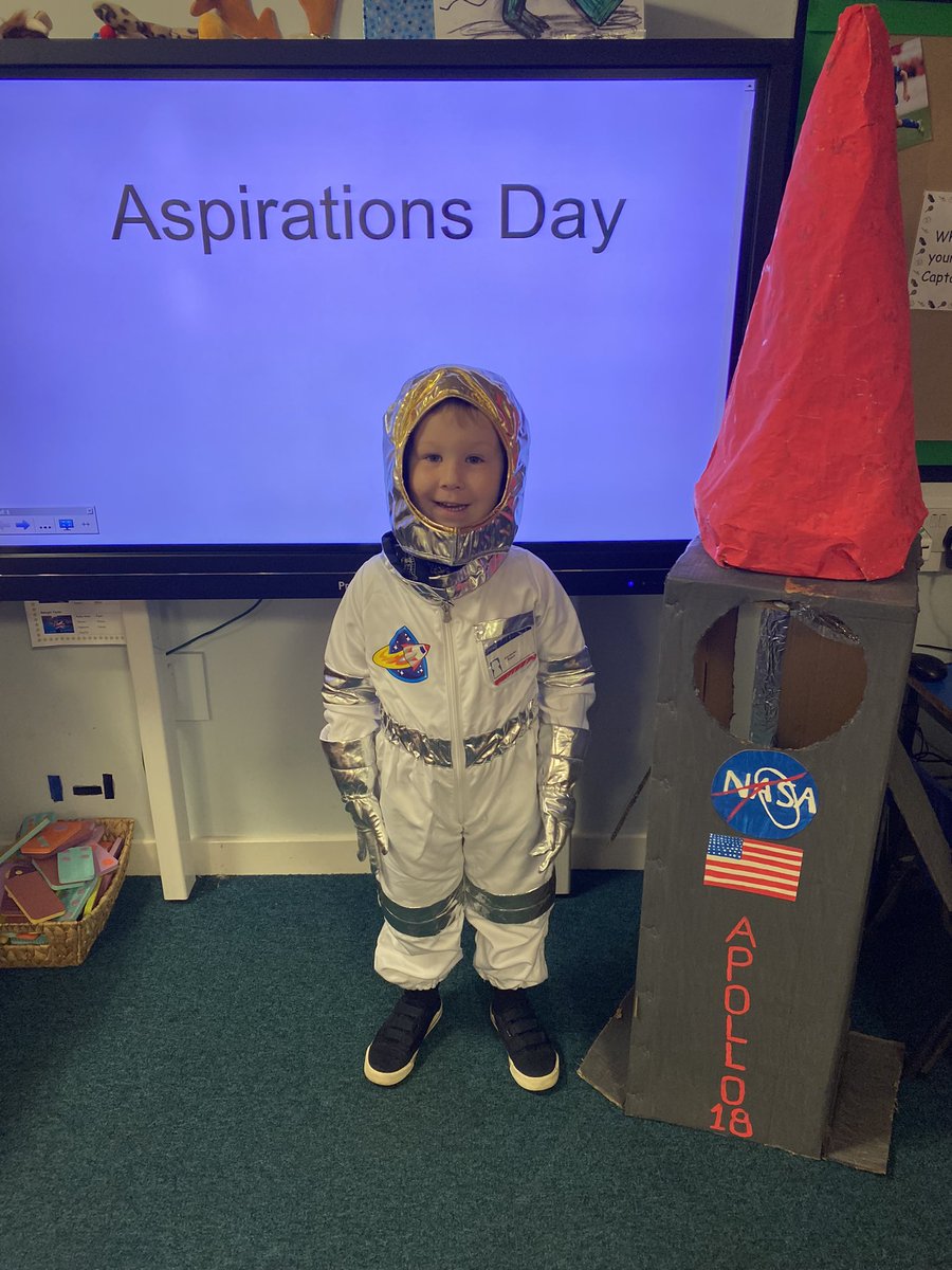StYrbg's tweet photo. What wonderful outfits for aspirations day. #ourfutureselves https://t.co/SRd1fKApeC