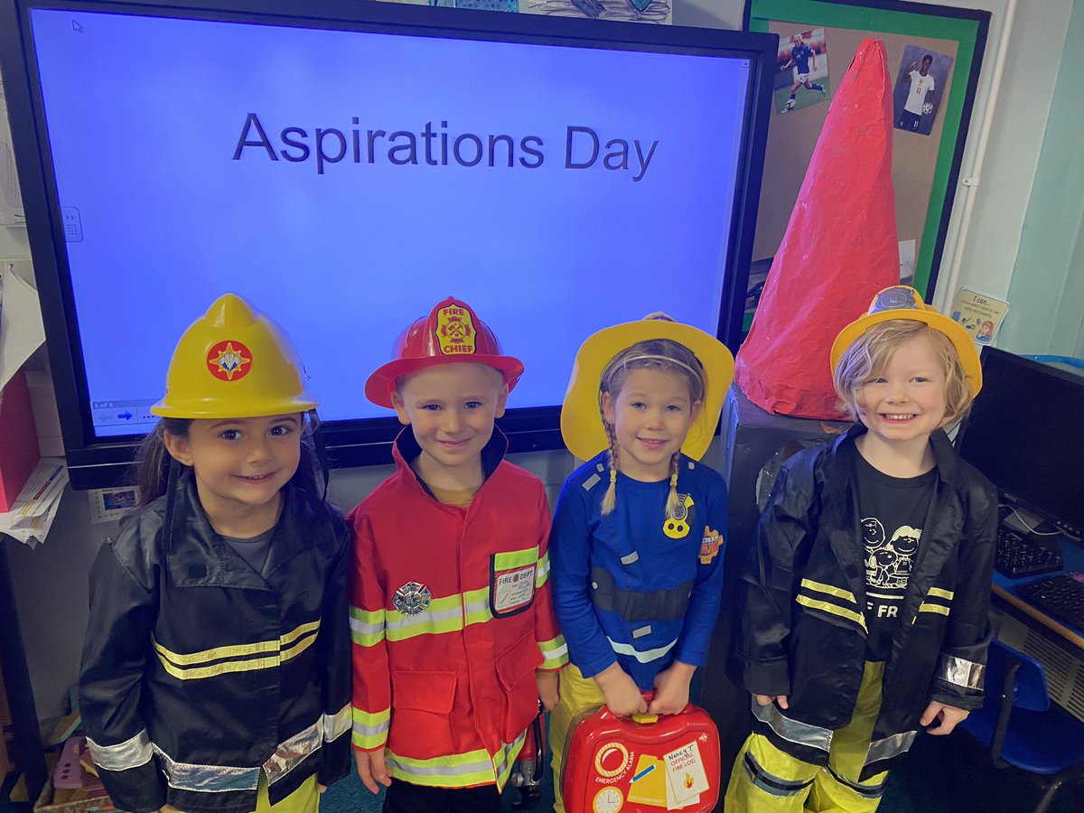StYrbg's tweet photo. What wonderful outfits for aspirations day. #ourfutureselves https://t.co/SRd1fKApeC