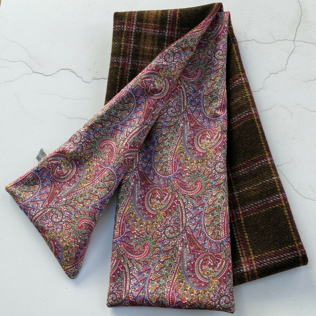 CatkinJane's tweet photo. If I were to say tweed and paisley scarf you would probably not imagine this combination! This is an updated take on a very traditional pair of fabrics, the wonderfully colourful Liberty paisley called Tropical Prince combined with a British wool tweed w… https://t.co/oFhFzSAc7Z https://t.co/O6c38eNq8B
