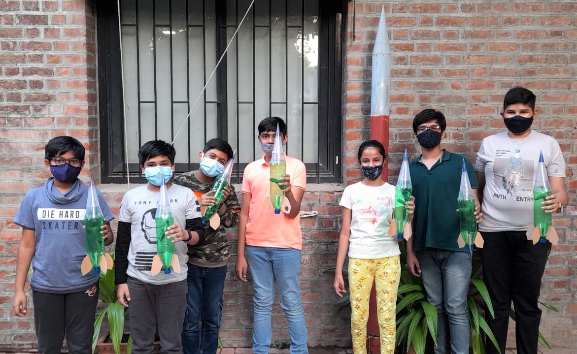 VASCSC Winter Programme 2021 has begun and so has the fun. Some pictures from this week...
#SCIENTIST #ScienceWorks #aeromodeling #scienceactivity #creative