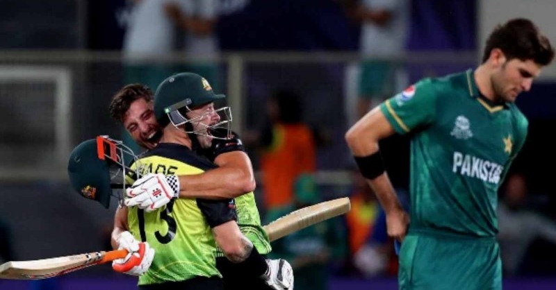 khelbuzztweets's tweet photo. Shaheen Afridi, the Pakistani left-arm pacer was trolled heavily on Twitter by Indian fans after he got hit for 3 sixes.

Read the reason here:

#T20WorldCup #T20WorldCup21 #T20WorldCupFinal #PAKvsAUS #PAKvAUS #Pakistan #Karma #maukamauka #ShaheenShahAfridi #BabarAzam
