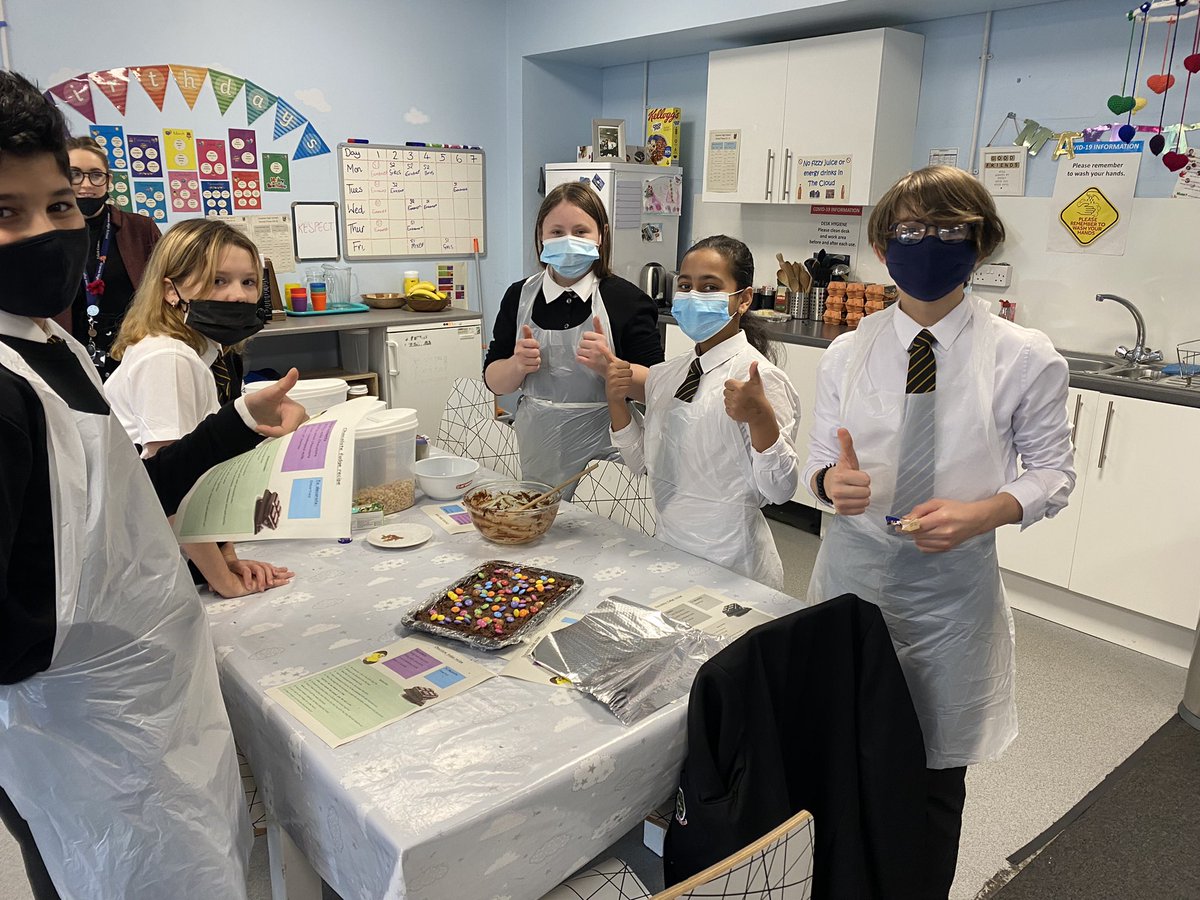 Mrs_Lancaster1's tweet photo. Our Fresh Start class have been working through module 14 this week. We thought we would put our learning into context and have a go at a recipe. Amazing sounding out of the trickier words and brilliant team work! @RuthMiskinEdu @GHSfalkirk #literacy #education #readwriteinc https://t.co/gB742GNY4D