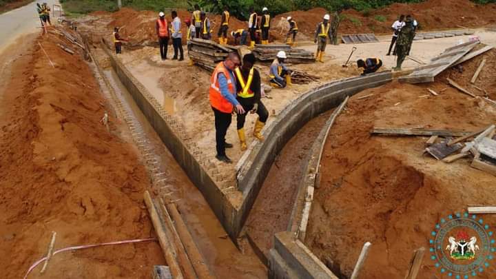 rsreportersng's tweet photo. Ongoing Construction Of Ogbakiri Internal Roads in Emuoha LGA.
_
Visit - https://t.co/bLgWqAWdIu or click the link on our bio for news & entertainment gist
_
#RSReporters #RiversStateReporters #RiversState https://t.co/1eDFV9dC0G