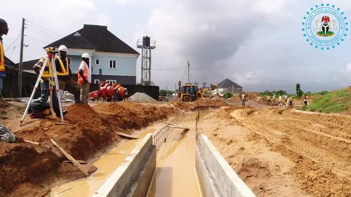 rsreportersng's tweet photo. Ongoing Construction Of Ogbakiri Internal Roads in Emuoha LGA.
_
Visit - https://t.co/bLgWqAWdIu or click the link on our bio for news & entertainment gist
_
#RSReporters #RiversStateReporters #RiversState https://t.co/1eDFV9dC0G