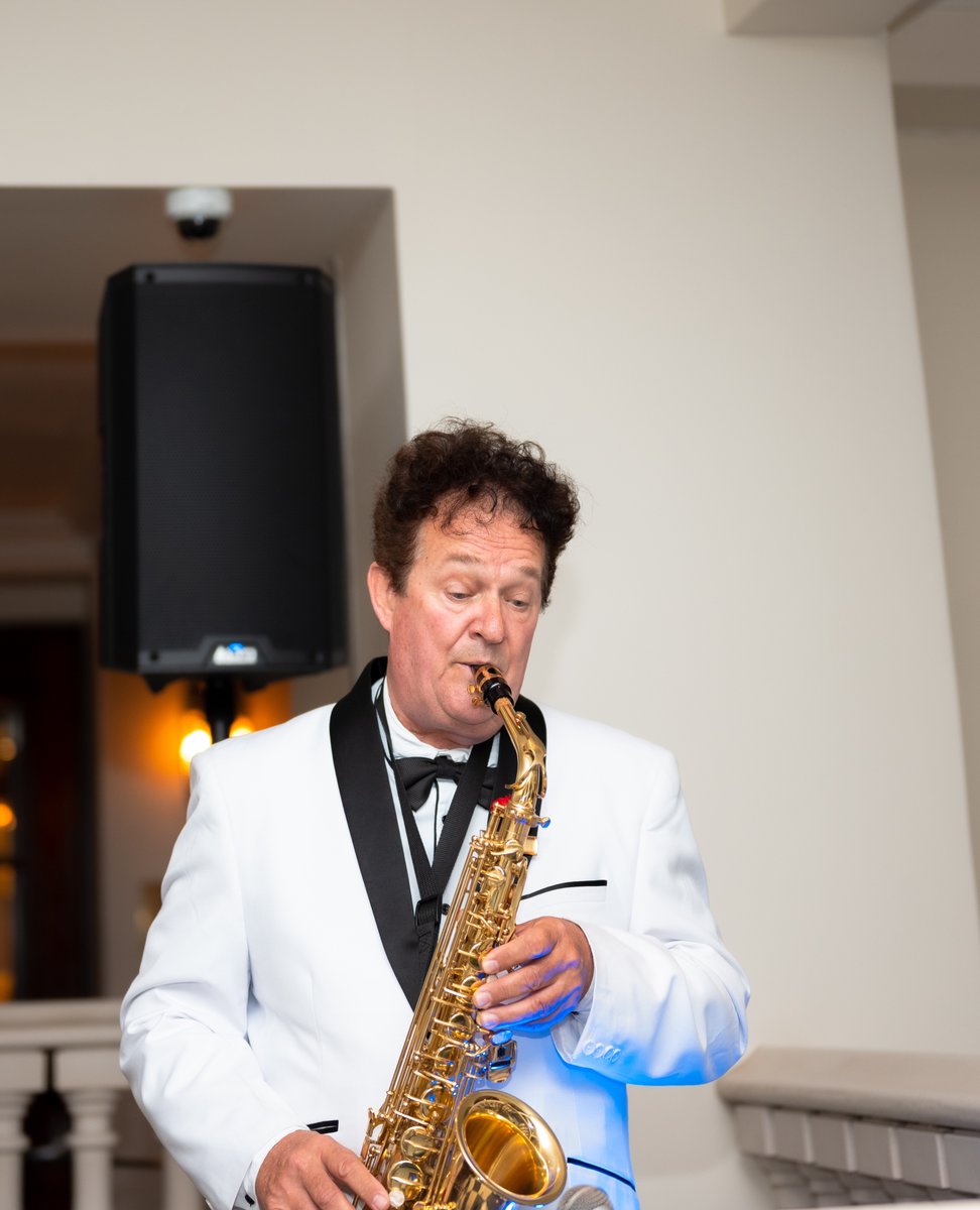 To welcome in the New Year, The Oyster Box is hosting a fiesta to remember! Dazzle us with your finest take on white attire accessorised bright-hued colours to represent your New Year's resolutions in the spirit of the colourful Brazilian culture.⁠