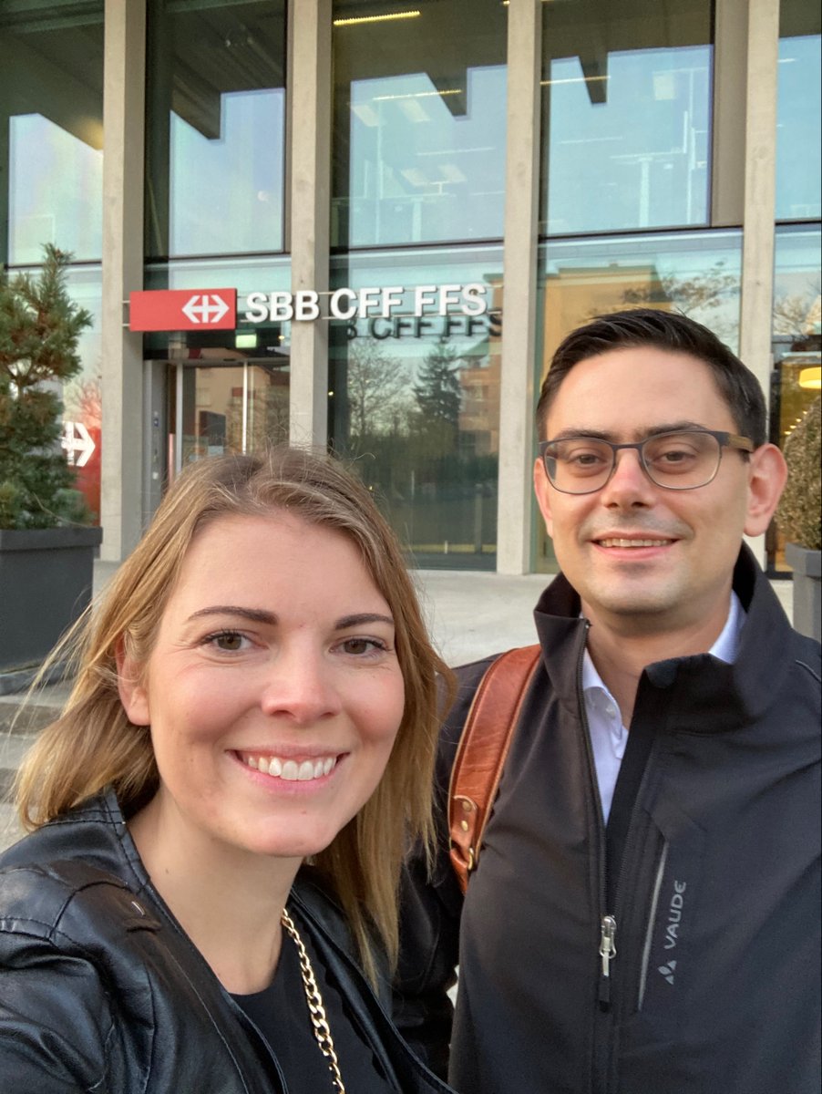 NovaFind's tweet photo. Nova Find on tour! 🚊 Laura und Gernot sind gerade bei @RailService SBB in der Schweiz zu Besuch. 👍
#NovaFind #ontour #Schweiz https://t.co/PWQDShc8kc