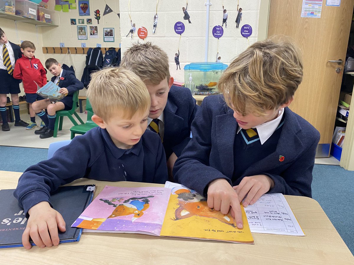 We love it when our @MonktonYear5 buddies come over for their mentor sessions. We had a lovely time reading to each other 😊 #MonktonYear1 #MonktonYear5