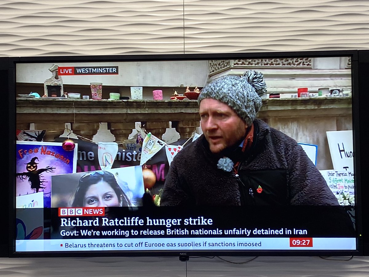 CiLuna27's tweet photo. Today is the 20th day of @FreeNazanin hunger strike. There is drizzle in London. It is good to see the current press coverage and public support for Richard. His demands stay the same as on day 1. Urge @BorisJohnson @trussliz to do more to bring Nazanin home #FreeNazanin https://t.co/iq17OKJQC7