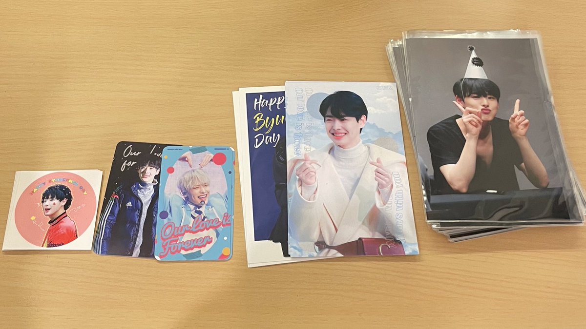 DC_ByungChan's tweet photo. 병찬이 생일 카페 이벤트 나눔

📍로우필름 카페앤갤러리 

지난 생일 특전을 나눔을 위해 준비했습니다☺️
하나씩 챙겨가세요💛
 
#VICTON #최병찬 #ByungChan
#Shining_Byungchan_Day
#병찬이가_언제나_옆에_있어줄게
#Stay_With_Me_Always_With_You https://t.co/koXadKCuix