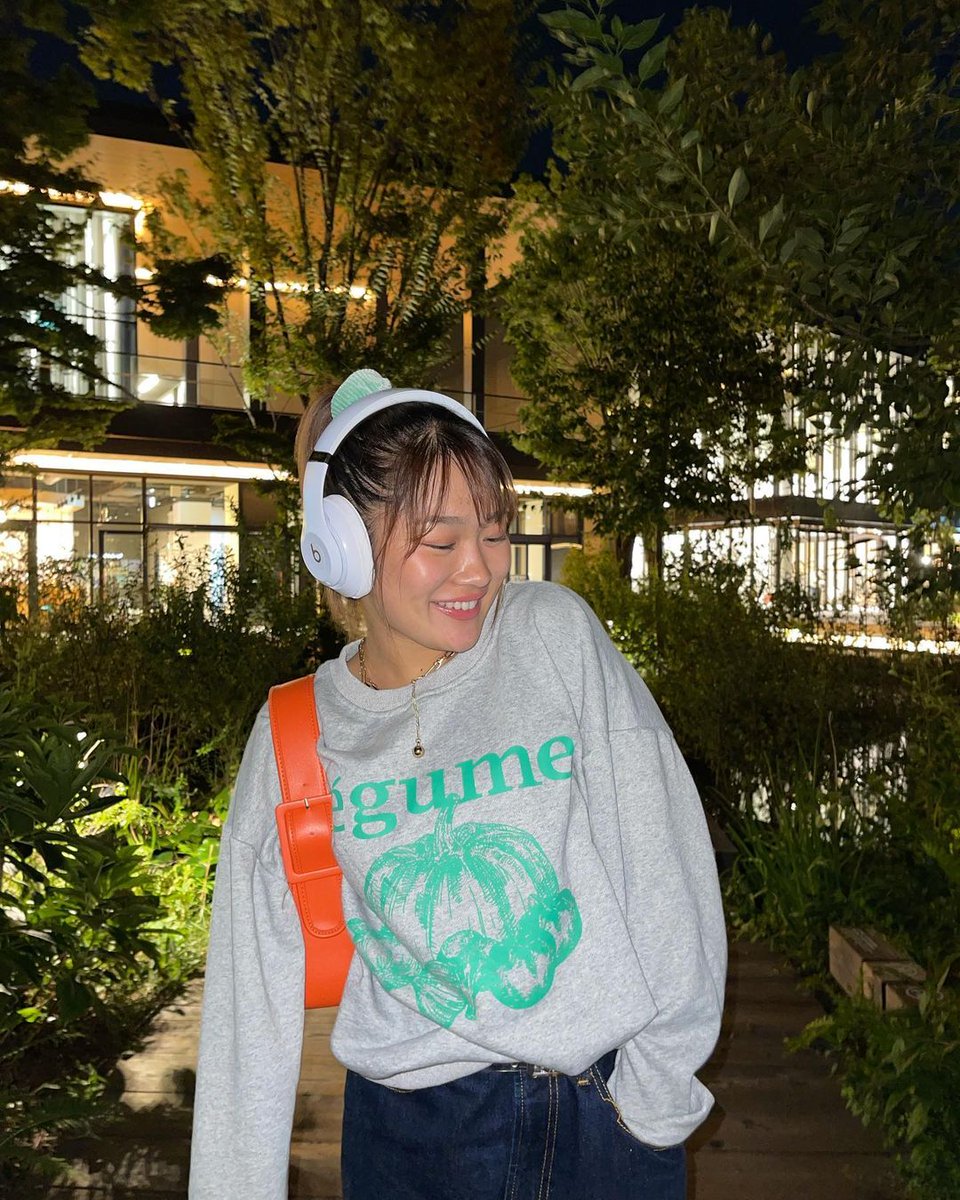 BeatsbyDreJP's tweet photo. 彼女のインスピレーションを支える、Beatsのダイナミックサウンド。ReiNa (@ReiNaQMofficial) のお気に入りはコーデしやすいホワイトのStudio3ヘッドフォン✨
#Studio3Wireless をチェック。
https://t.co/SqZe71pVbI https://t.co/7lcBDZURBX