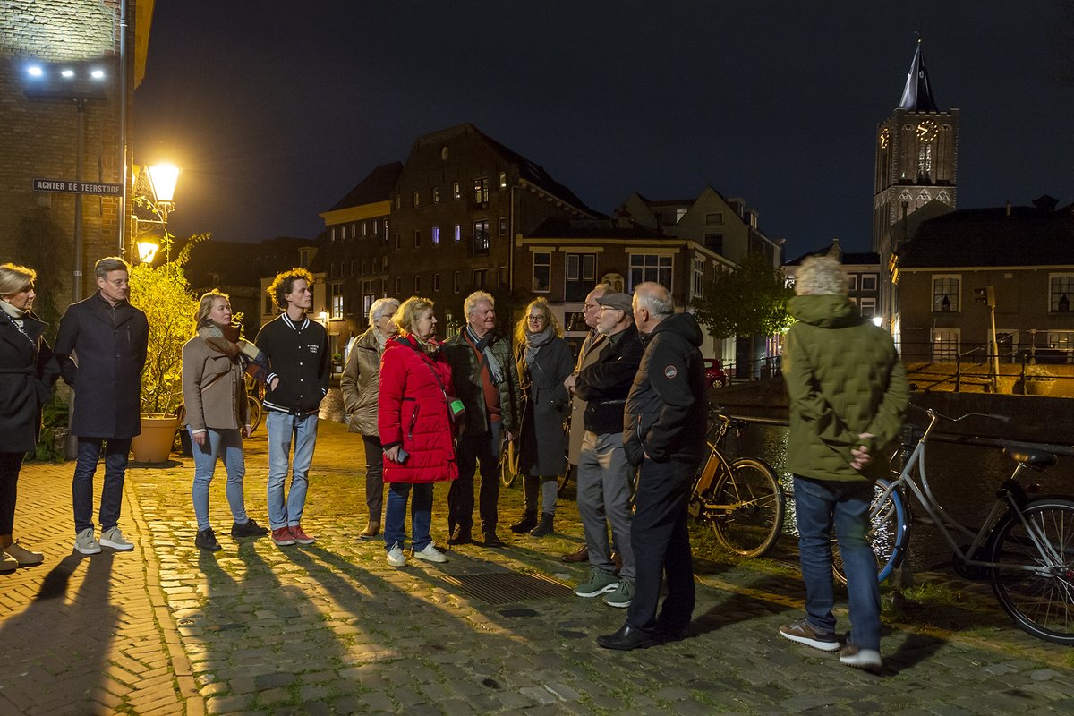 De Distillers District 3D wandeltour gaat 
vanavond &amp; morgenavond door. 
Echter zal het i-PUNT i.v.m. de corona maatregelen gesloten zijn.
Wij vragen alle deelnemers met tickets om zich buiten 
voor 't i-PUNT te verzamelen.
Info:  sdam.nl/distillers-dis…