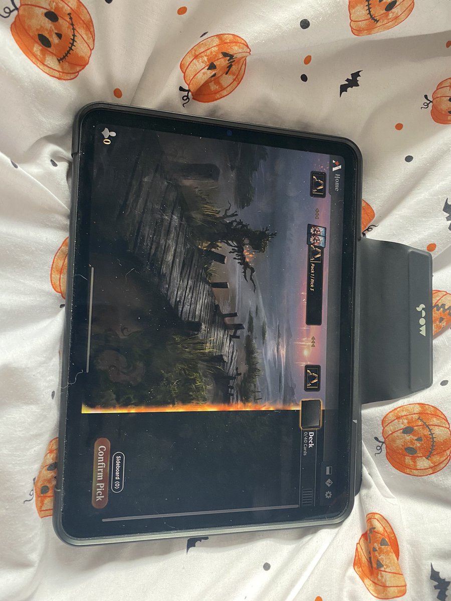 GeezerMtg's tweet photo. @wizards_magic @MTG_Arena  having a great first draft of Crimson Vow… besides the fact I can’t see or select any cards. #MTGArena #Glitch #CrimsonVow #Fail https://t.co/hht2cxCWNd