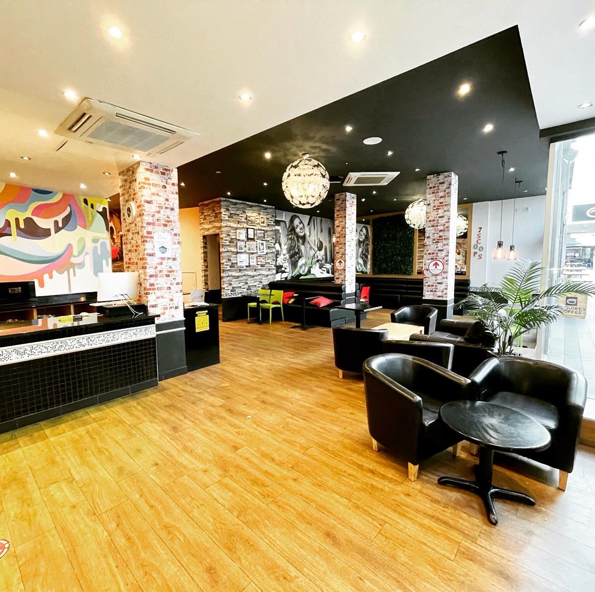 Ellis_Partners's tweet photo. To Let
 
Burlington Arcade, Bournemouth

- Ground floor 1238 sq.ft.
- First floor 412 sq.ft.

- £12,000 per annum (plus VAT)

Arrange a viewing today:

📞:01202 551821

📧:bhcommercial@ellis-partners.co.uk

💻:https://t.co/rRX0gaqBqL

#bournemouth #commercialproperty #shop https://t.co/UYOlMw9x1w