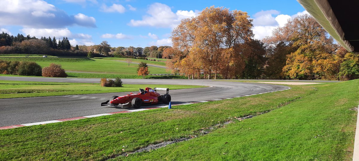 Simersion_Fr's tweet image. Le week-end dernier, nous étions au Circuit de Mornay pour la remise des prix des European Mornay Series. Apprentissage du circuit sur simulateur, instructions de pilotage, et sessions d'essais en Formule 2.0 pour @Coanda_JB .
#passion #pilotage #simracing #madeinfrance