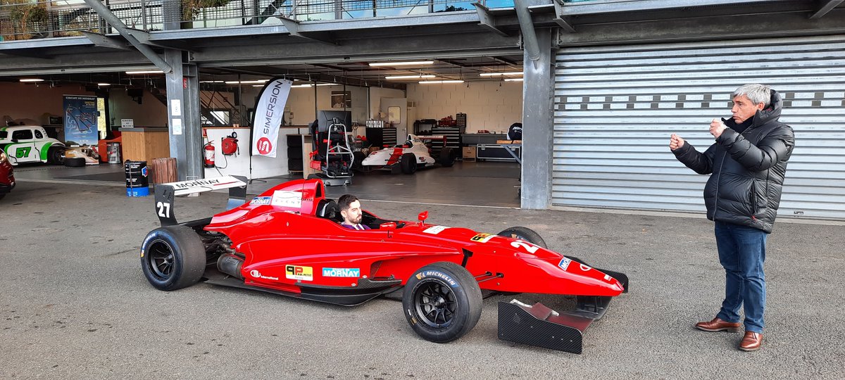 Simersion_Fr's tweet image. Le week-end dernier, nous étions au Circuit de Mornay pour la remise des prix des European Mornay Series. Apprentissage du circuit sur simulateur, instructions de pilotage, et sessions d'essais en Formule 2.0 pour @Coanda_JB .
#passion #pilotage #simracing #madeinfrance