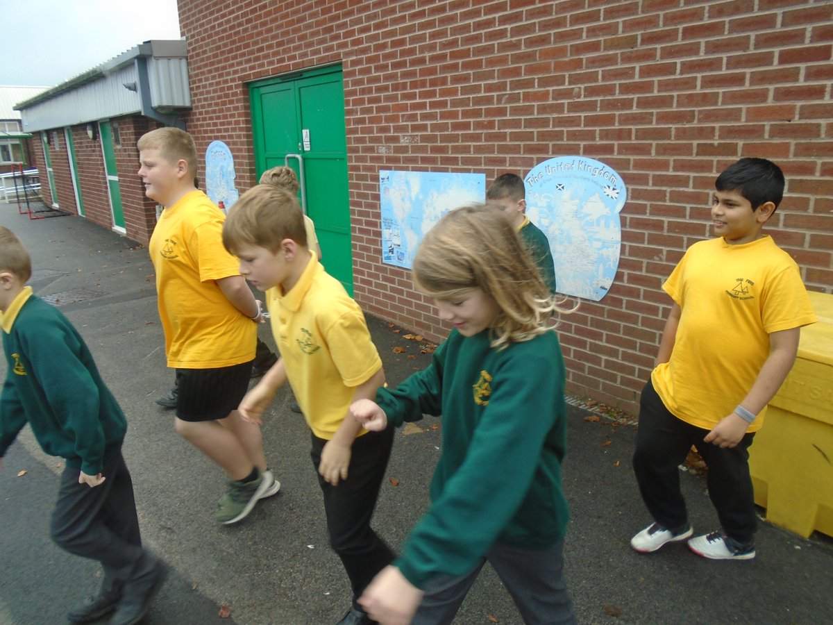 firsprimarysale's tweet photo. #MissButtersclass have been learning how to follow and give directions this week! We moved our bodies by following instructions on the playground, and gave the bee-bots directions to follow a map in class. https://t.co/MoKN3jF4Zz