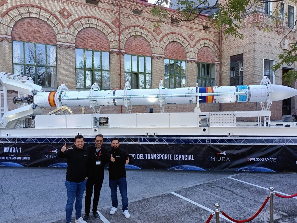 PLD_Space's tweet photo. ¡DESPEGAMOS! 🚀

@ezequielsanchez, @ingverdu y @raultorrespld dan la bienvenida al acto de presentación del #MIURA1, que se expone por primera vez totalmente ensamblado en el Museo Nacional de Ciencias Naturales @mncn_csic https://t.co/1Dq5O1sHFo