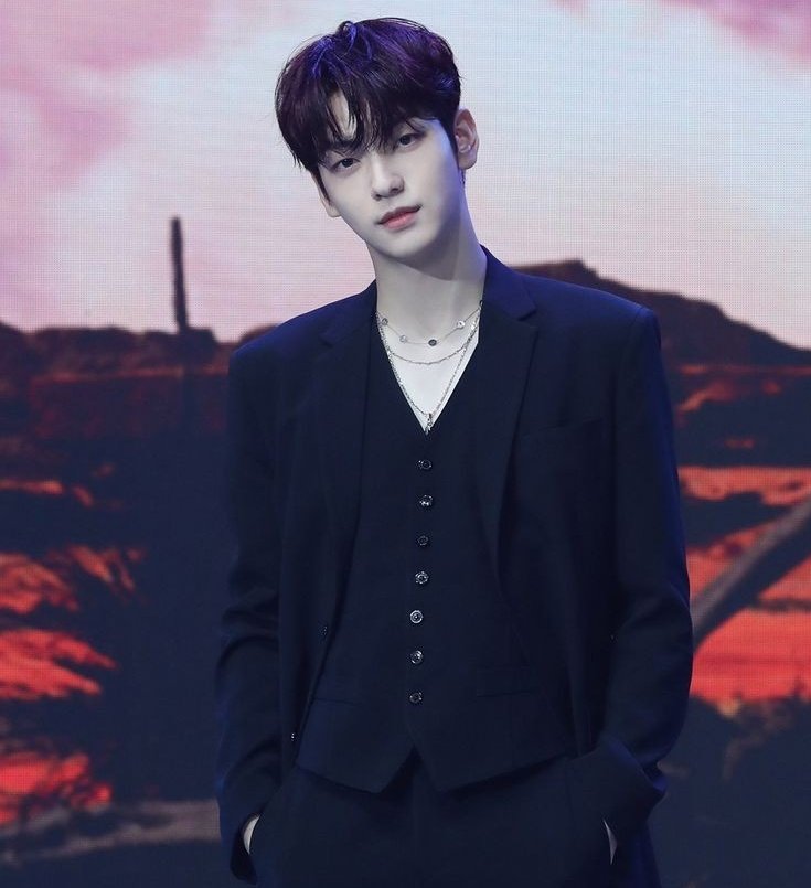 naggitaraa's tweet image. ⠀⠀⠀⠀⠀⠀⠀⠀⠀
⠀        Magandang gabi #HQRP! Ako si Kozume "Kaden" Kenma at kayo ay aming inaanyayahan na dumalo mamaya sa Novemberfest ng Aureus. Magkita-kita tayo doon!⠀⠀⠀⠀⠀⠀⠀⠀⠀
⠀