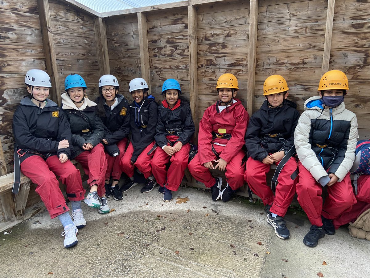 MrsGeorgeSJC's tweet photo. Ready for a morning of activities! #abseiling #cratestack https://t.co/Ro3QFfrvaZ