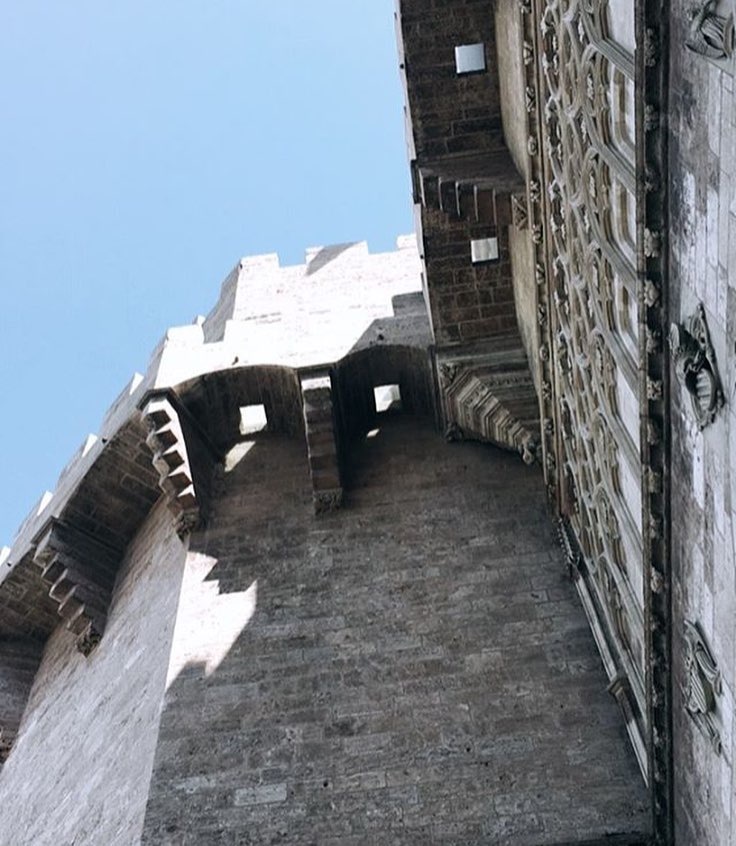 YouVLC's tweet image. DETALLES DE VALENCIA

Bon dia. Cualquier detalle hace de Valencia una ciudad especial. Como es el caso de este contrapicado de las queridas Torres de Serranos.