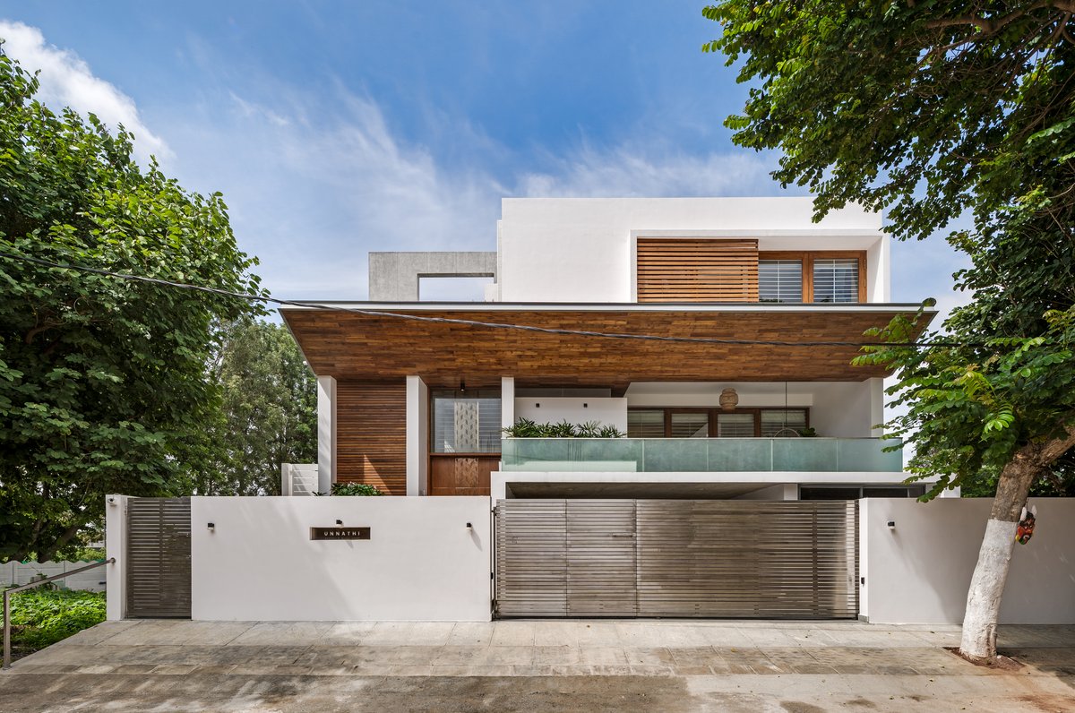 ArchDaily's tweet photo. The Urban Courtyard Home / Sudaiva Studio https://t.co/sB6BDi1A4R https://t.co/Qvznmmzpda