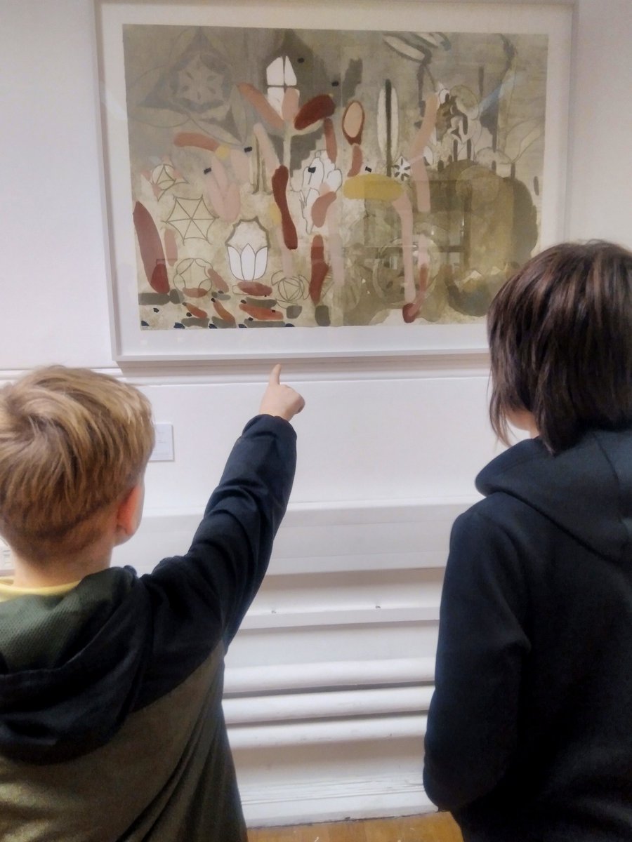 RosBlack's tweet photo. Art critics and curators discussing Katherine Jones' 'The Iron in the Earth' show last night #printmaking #contemporaryartist #brixtonart #brixtonartist #southlondonartist @RableyGallery #art #collagraph #natureinart #flowers #childrenandart @brixtonlibrary #lambethlibraries https://t.co/lVmlHvZAQh