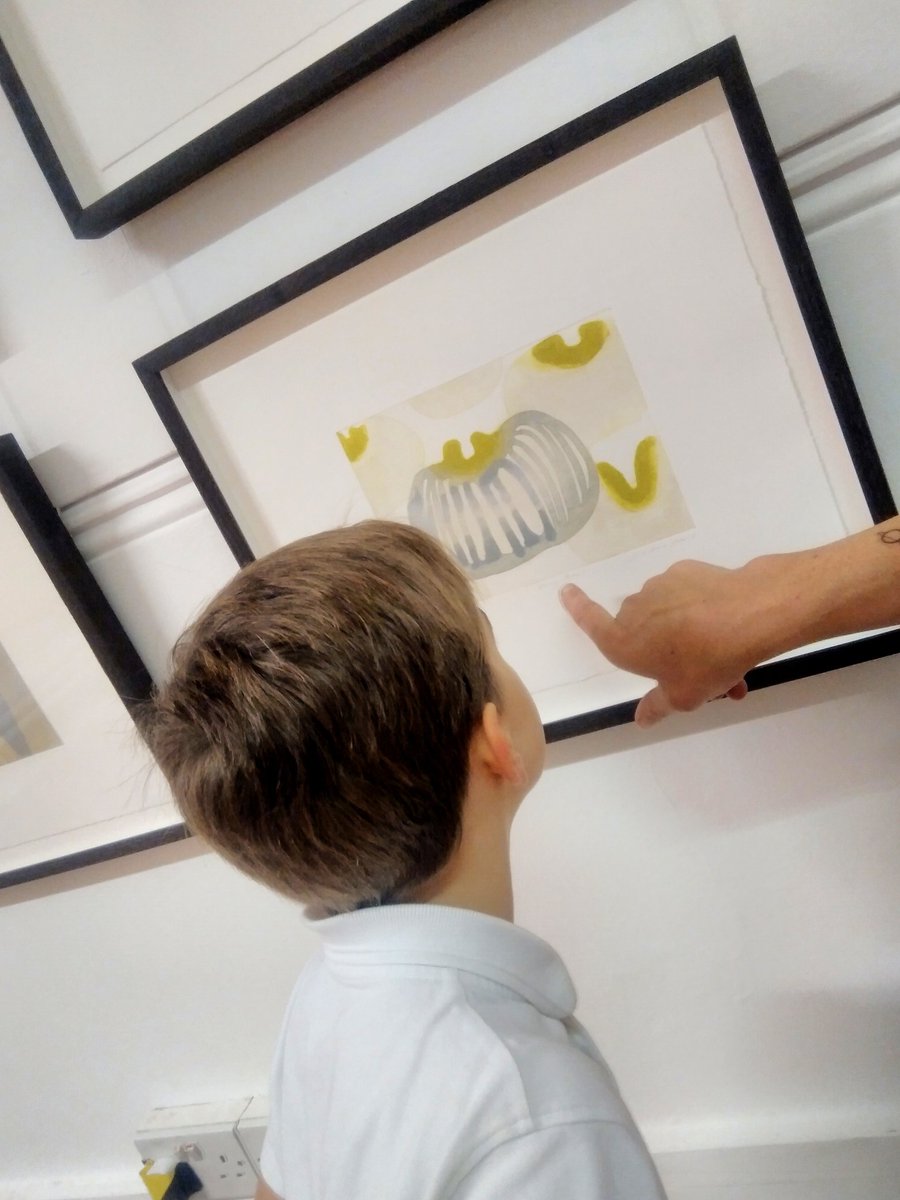 RosBlack's tweet photo. Art critics and curators discussing Katherine Jones' 'The Iron in the Earth' show last night #printmaking #contemporaryartist #brixtonart #brixtonartist #southlondonartist @RableyGallery #art #collagraph #natureinart #flowers #childrenandart @brixtonlibrary #lambethlibraries https://t.co/lVmlHvZAQh