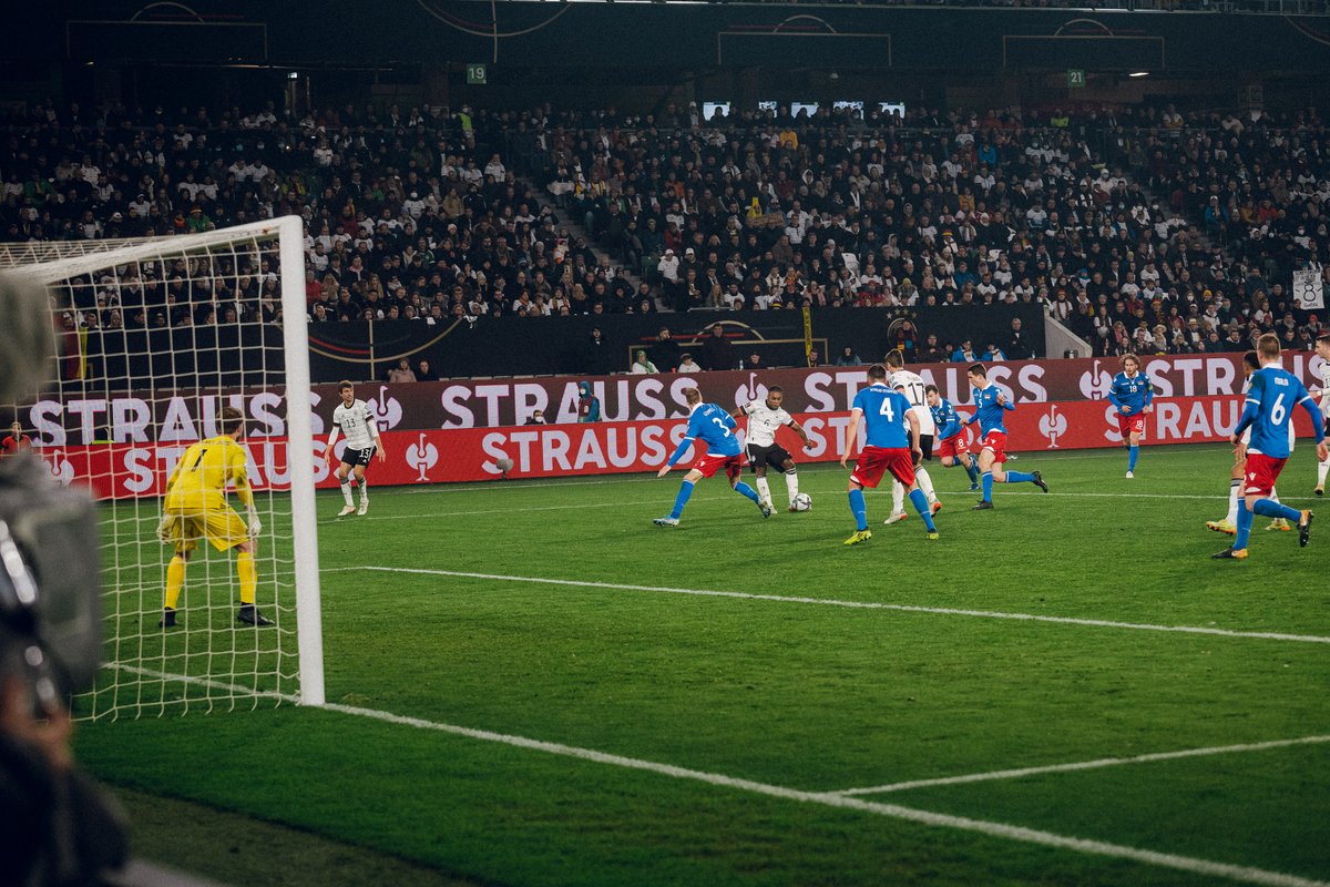 DFB_Team's tweet photo. Traumtor 🎞️

🔙 #GERLIE #Baku #DieMannschaft https://t.co/CnEBFoK34r