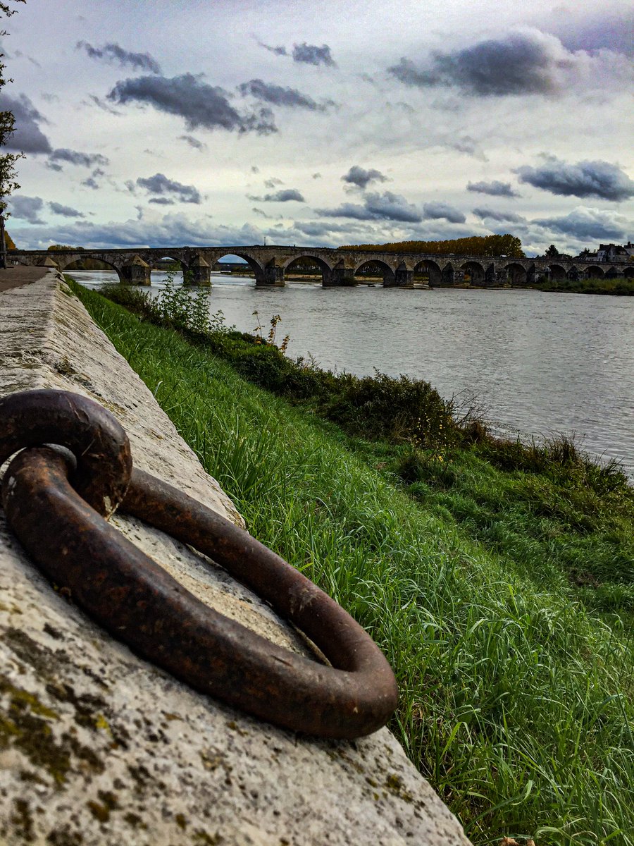 OtGien's tweet photo. Période de pont oblige 🌉 
📍Vieux Pont, Gien https://t.co/wt6hy2aVlq